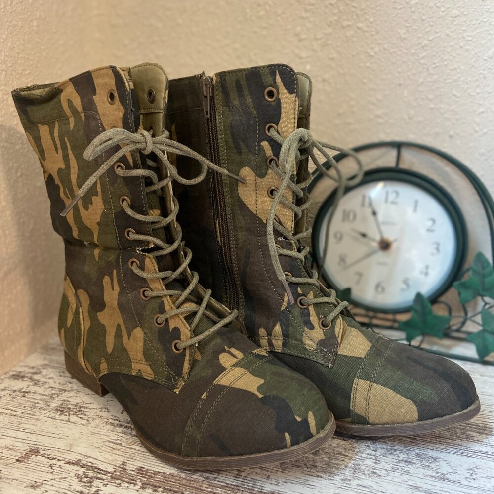 Refresh Libby Camouflage Combat Boots 8